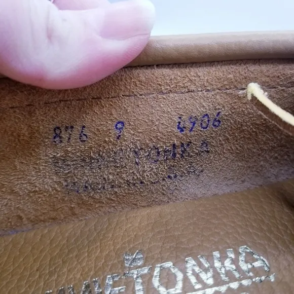 Minnetonka Moccasin Tan Slip On Loafers size 9