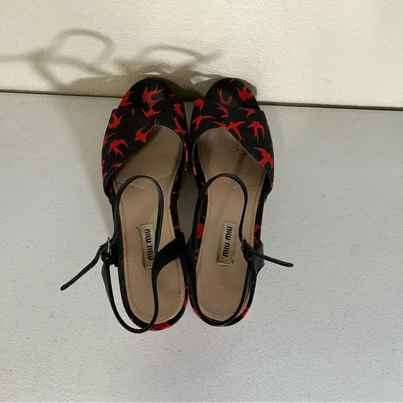 Miu Miu Sandals Womens 39 Wooden Platform Heels Black Red Bird Print Strappy