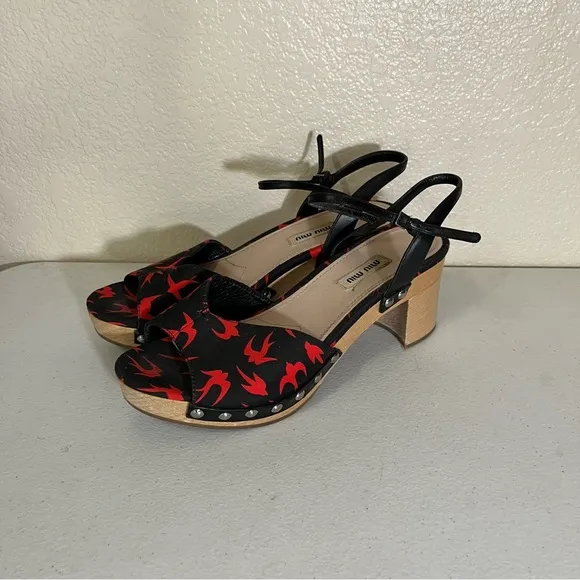 Miu Miu Sandals Womens 39 Wooden Platform Heels Black Red Bird Print Strappy