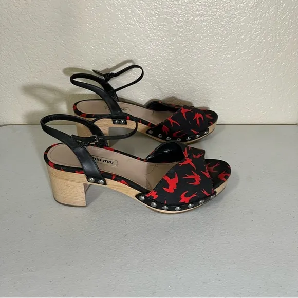 Miu Miu Sandals Womens 39 Wooden Platform Heels Black Red Bird Print Strappy