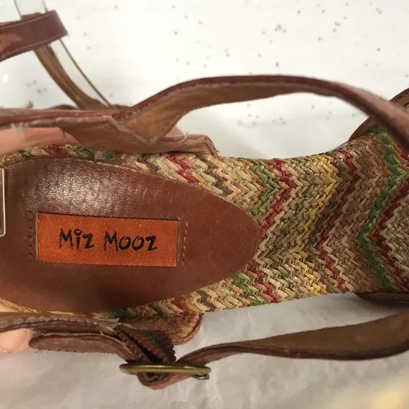 Miz Mooz Tan LeatherT strap Retro  Cone Heel Sandal Fun Zig Zag insole - Size 8