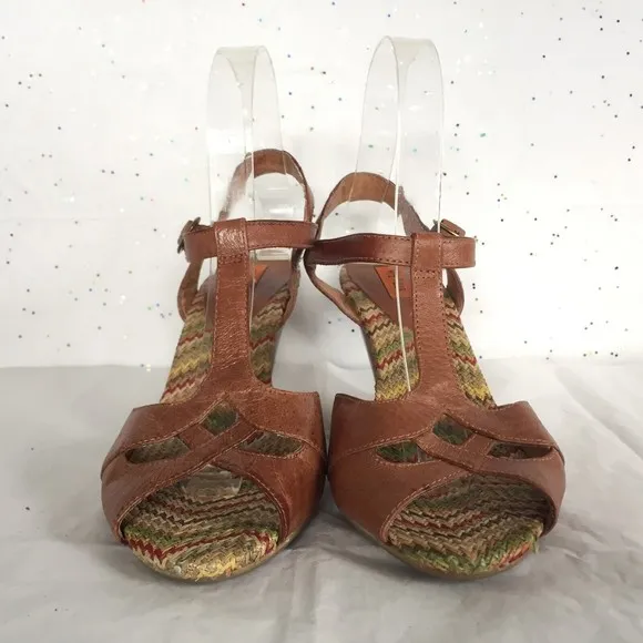 Miz Mooz Tan LeatherT strap Retro  Cone Heel Sandal Fun Zig Zag insole - Size 8