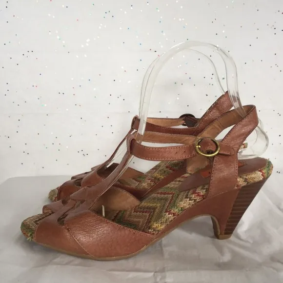 Miz Mooz Tan LeatherT strap Retro  Cone Heel Sandal Fun Zig Zag insole - Size 8
