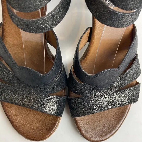 Miz Mooz Verona Collection Genuine Leather Black Shimmer Strappy Sandals SZ 38