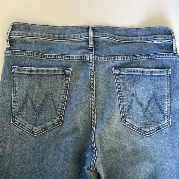 Mother Denim The Weekender Fray Hem Groovin’ Jeans - Size 32