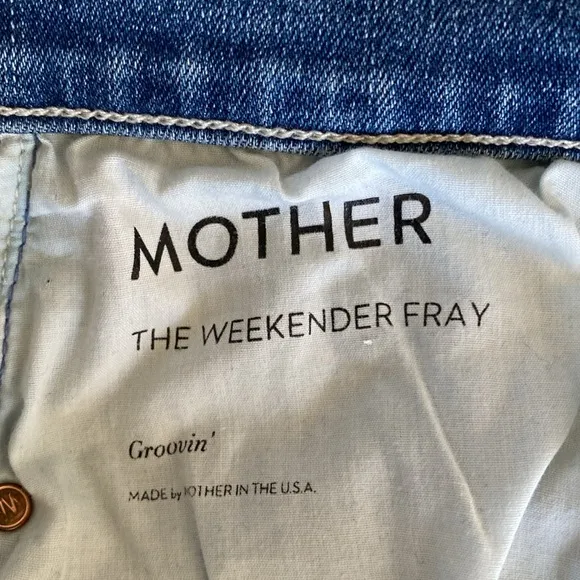 Mother Denim The Weekender Fray Hem Groovin’ Jeans - Size 32