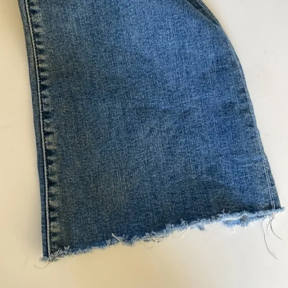 Mother Denim The Weekender Fray Hem Groovin’ Jeans - Size 32