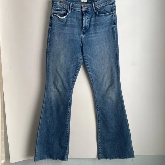 Mother Denim The Weekender Fray Hem Groovin’ Jeans - Size 32