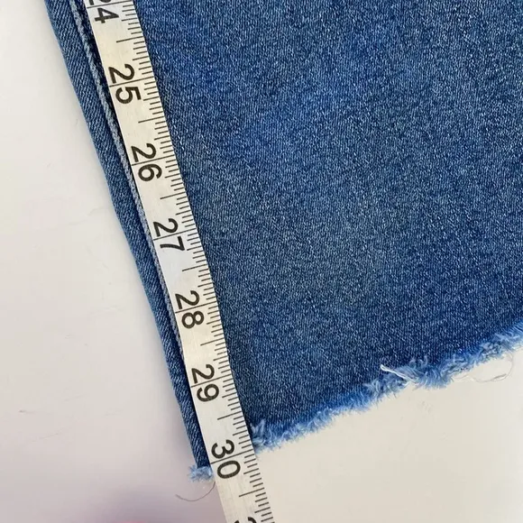 Mother Denim The Weekender Fray Hem Groovin’ Jeans - Size 32