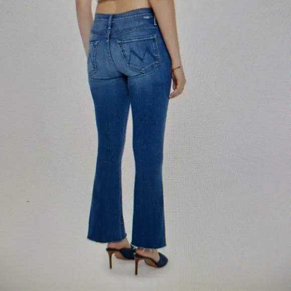 Mother Denim Women's &quot;The Weekender Fray&quot; Blue Flared Jeans sz 27, flattering