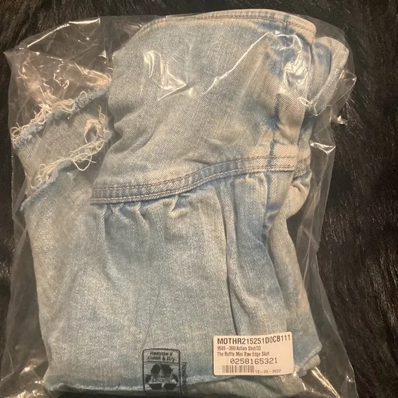Mother faded denim SKIRT, tiered ruffle mini raw edge denim, size 33