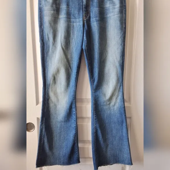 Mother The Weekender Fray in Not Rough Enough Blue Flared Size 30 NWOT