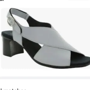 Munro Laine Women’s Block Heel Sandals. Size 10M