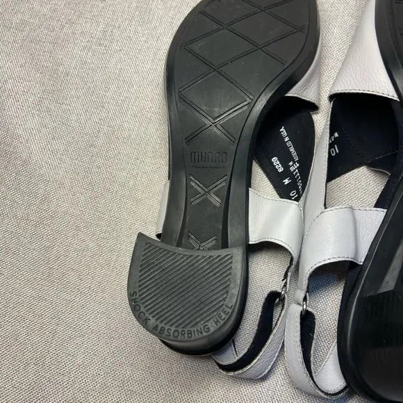 Munro Laine Women’s Block Heel Sandals. Size 10M