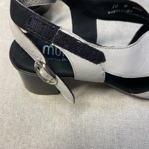 Munro Laine Women’s Block Heel Sandals. Size 10M