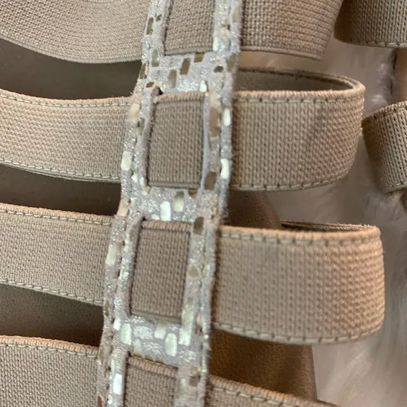 Munro tan and champagne strappy sandal, Sz. 9.5