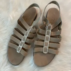 Munro tan and champagne strappy sandal, Sz. 9.5