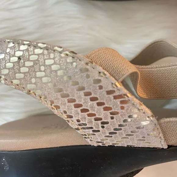 Munro tan and champagne strappy sandal, Sz. 9.5
