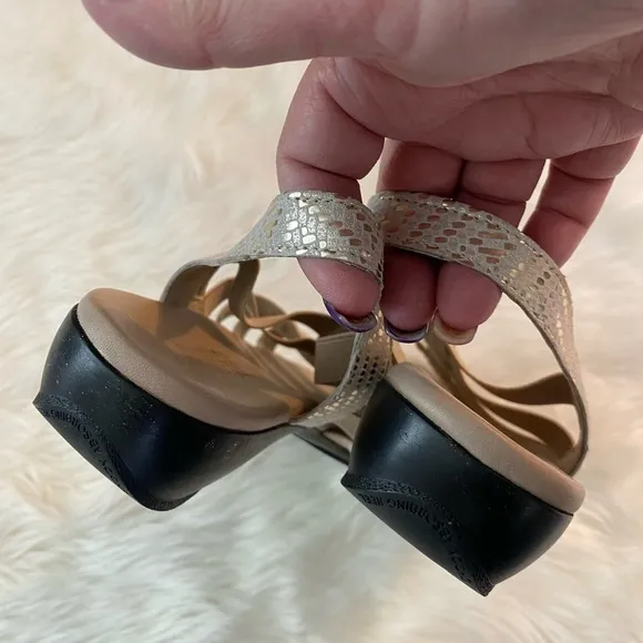 Munro tan and champagne strappy sandal, Sz. 9.5
