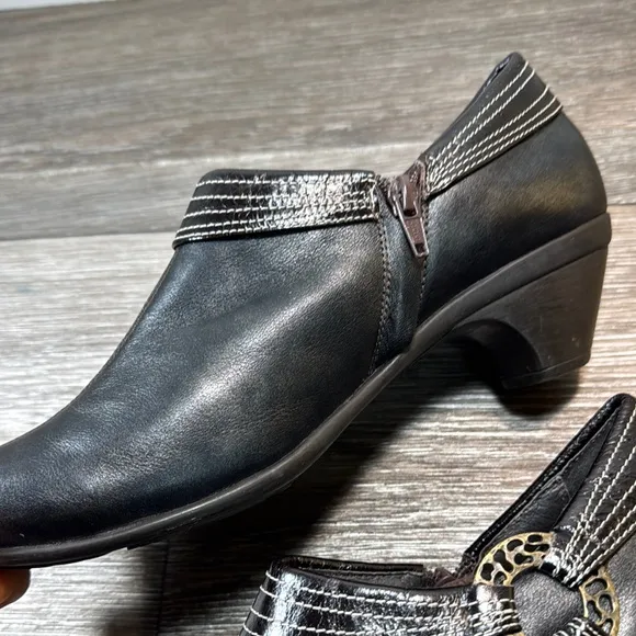 Naot Black Leather Loafers Slip-On Shoes woman’s size 39 (b124)