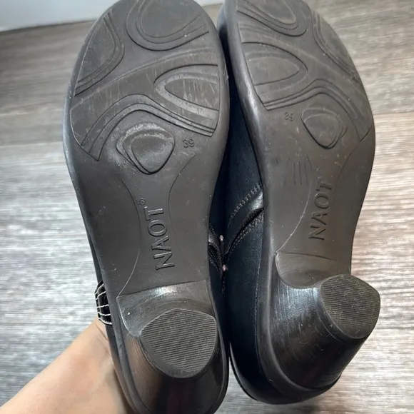 Naot Black Leather Loafers Slip-On Shoes woman’s size 39 (b124)