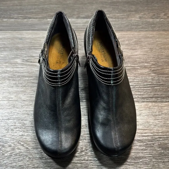 Naot Black Leather Loafers Slip-On Shoes woman’s size 39 (b124)