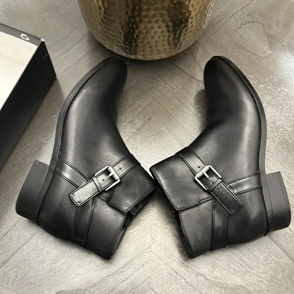 Naturalizer Ronan Ankle Boot (WIDE)