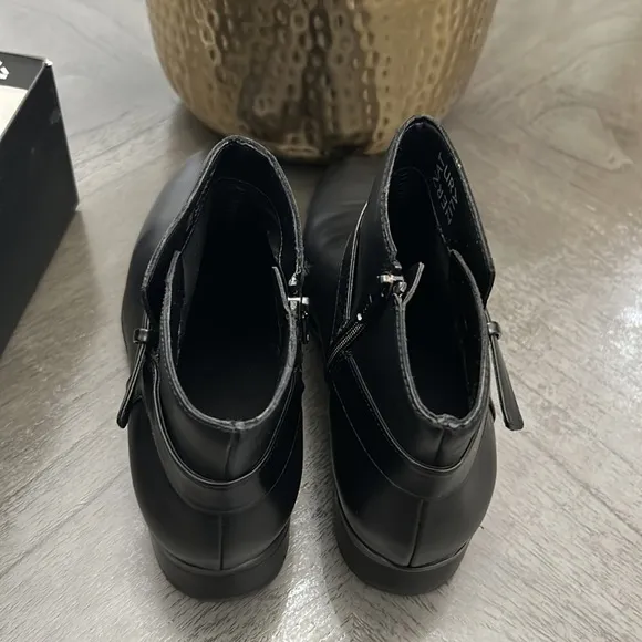 Naturalizer Ronan Ankle Boot (WIDE)