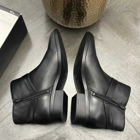 Naturalizer Ronan Ankle Boot (WIDE)