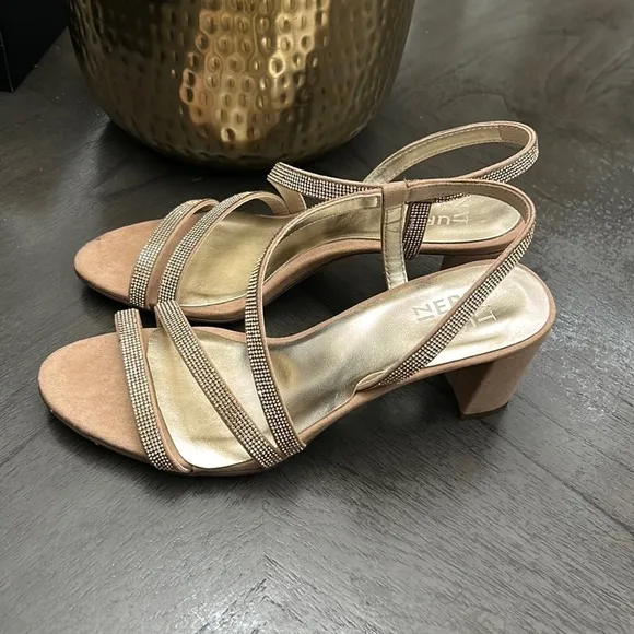 NATURALIZER Vanessa Strappy Sandals