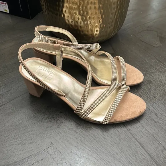 NATURALIZER Vanessa Strappy Sandals