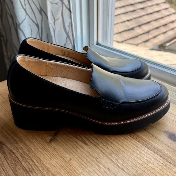 Naturalizer Women's Black Cabaret Slip-On Loafers 11
