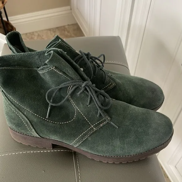 Naturalizer Women's Endellion Green Suede Leather lace up booties Sz 11M