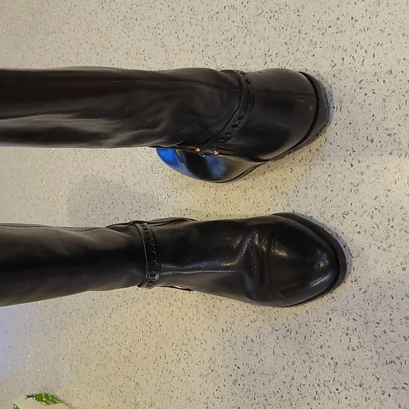 NEVER WORN ETIENNE AIGNER TALL EQUESTRIAN RIDING  LEATHER BOOTS.