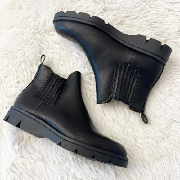 NEW $150 B.O.C. By Born Erin Black leather bootie women size 6.5