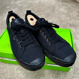 New Cariuma Men's 10 OCA Low Black Canvas sneakers