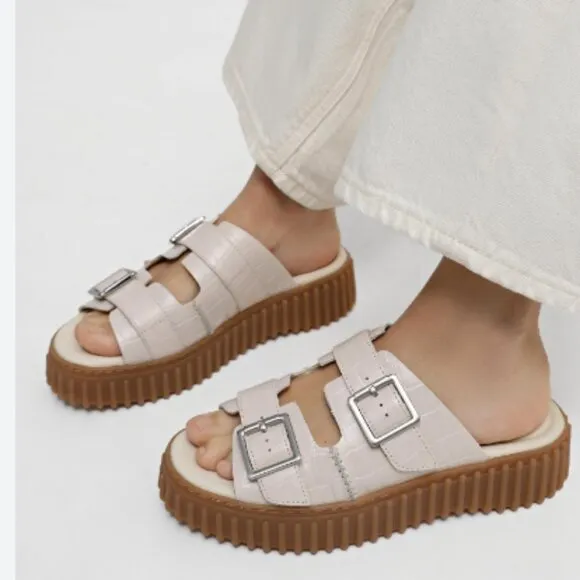 new CLARKS Leather Torhill Slide Comfort Sandals 252