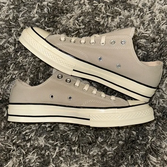 New CONVERSE Chuck Taylor 70 Low in Papyrus