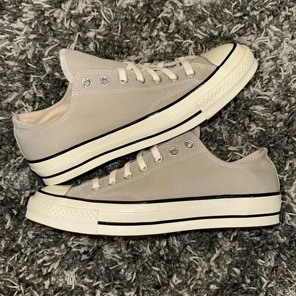 New CONVERSE Chuck Taylor 70 Low in Papyrus