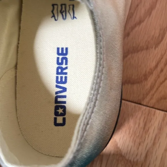 New! Converse unisex mens SZ 10 Women’s 12 metallic gold canvas sneakers.