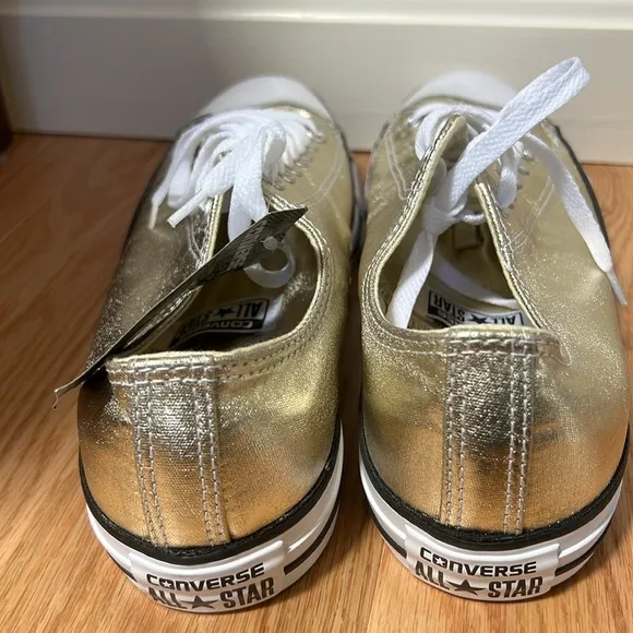 New! Converse unisex mens SZ 10 Women’s 12 metallic gold canvas sneakers.