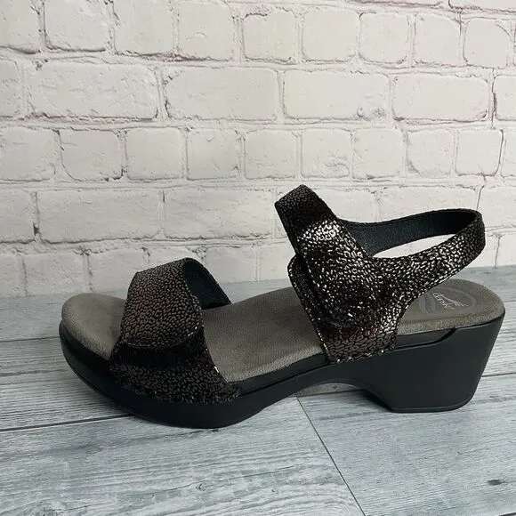 New Dansko Women's 9,5-10  Sonnet Shimmer Black Strappy Sandals EU Size 40