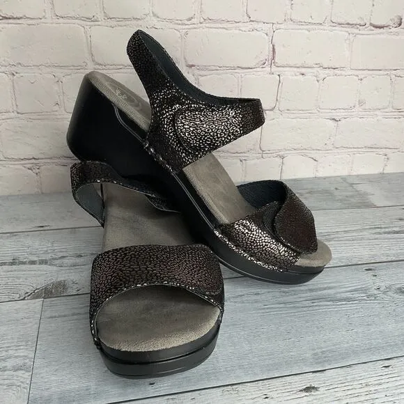 New Dansko Women's 9,5-10  Sonnet Shimmer Black Strappy Sandals EU Size 40