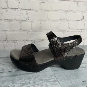 New Dansko Women's 9,5-10  Sonnet Shimmer Black Strappy Sandals EU Size 40