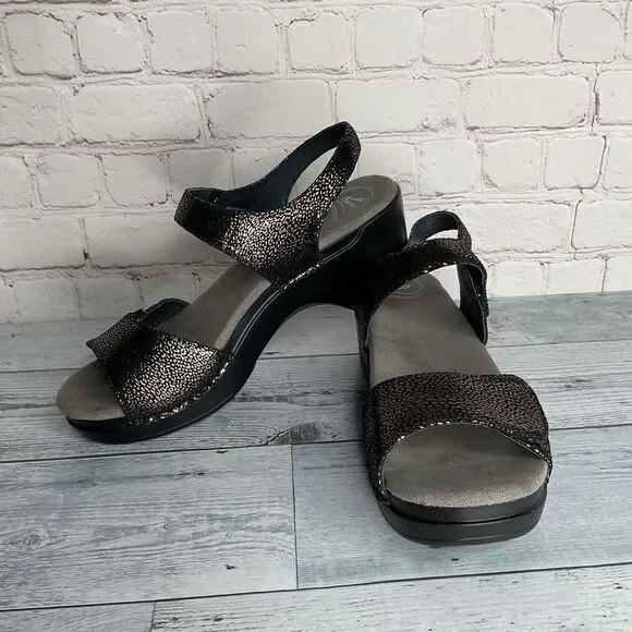 New Dansko Women's 9,5-10  Sonnet Shimmer Black Strappy Sandals EU Size 40
