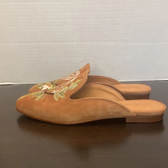 New GeeWaWa From Sundance Embroidered Brown Suede Loafers Size 39