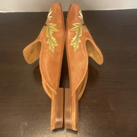 New GeeWaWa From Sundance Embroidered Brown Suede Loafers Size 39