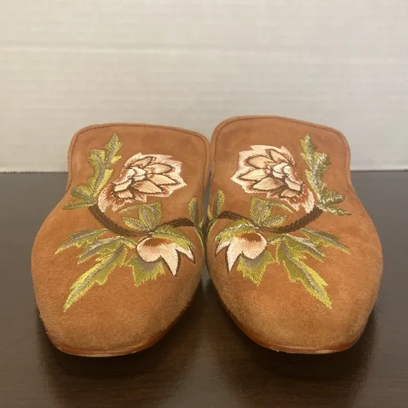 New GeeWaWa From Sundance Embroidered Brown Suede Loafers Size 39