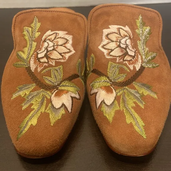 New GeeWaWa From Sundance Embroidered Brown Suede Loafers Size 39