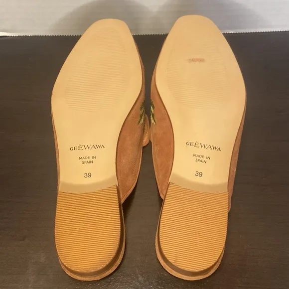 New GeeWaWa From Sundance Embroidered Brown Suede Loafers Size 39